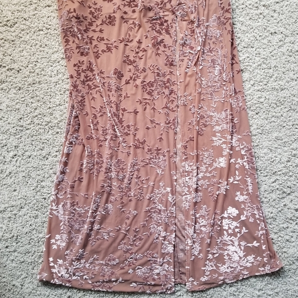 Dynamite Mauve/Blush Velvet Formal Gown - Picture 7 of 13